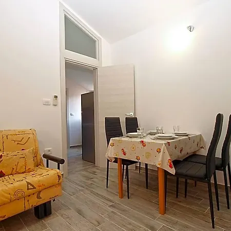 898 Szálloda