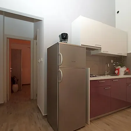 Szálloda 898 Póla