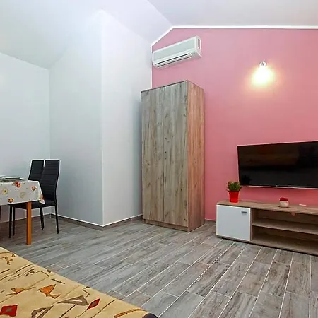 898 Hotel 3*