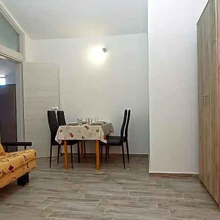 898 3* Pula