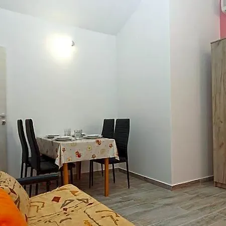 Hotel 898 3*