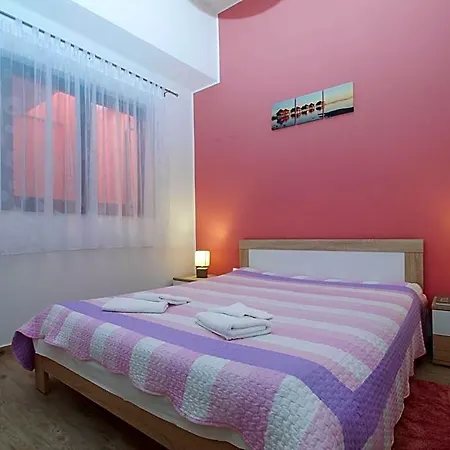 898 Szálloda