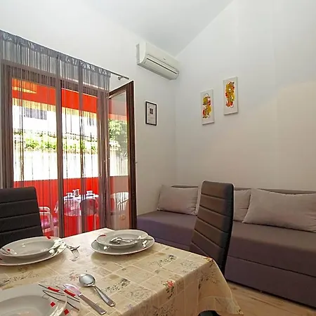 Hotel 898 3*